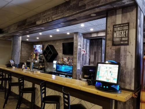 Hotel Admiral Inn & Suites