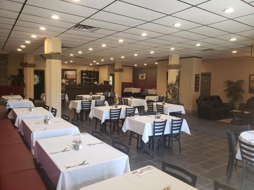 Hotel Admiral Inn & Suites