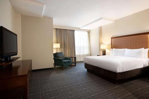 Hotel Admiral Inn & Suites