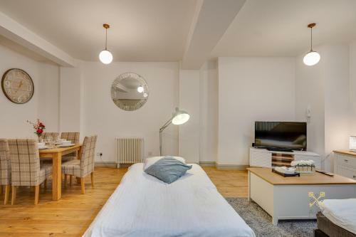 Queens Ajy Birmingham City Centre Apartment