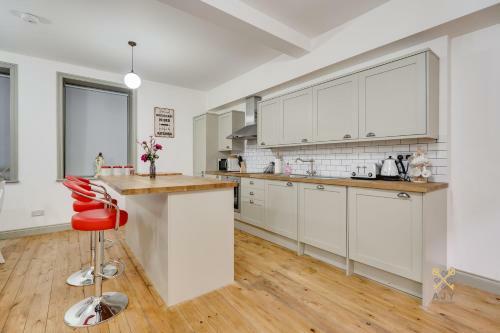 Queens Ajy Birmingham City Centre Apartment