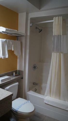 Posada Bay Hill Inns & Suites