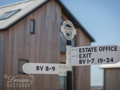 Beaumont Village 19 At Silverlake, Dorchester