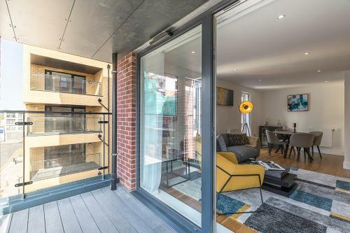 Colindale 3 Bed Luxury Apartment