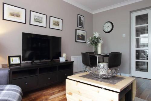 Apartamento 2 Bedroom Flat With Free Garage Parking Sleeps 4