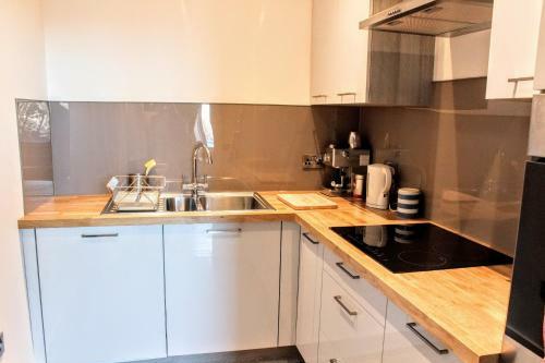 Modern Arthurs Seat Apartment - Sleeps 6