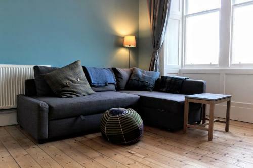 Modern Arthurs Seat Apartment - Sleeps 6
