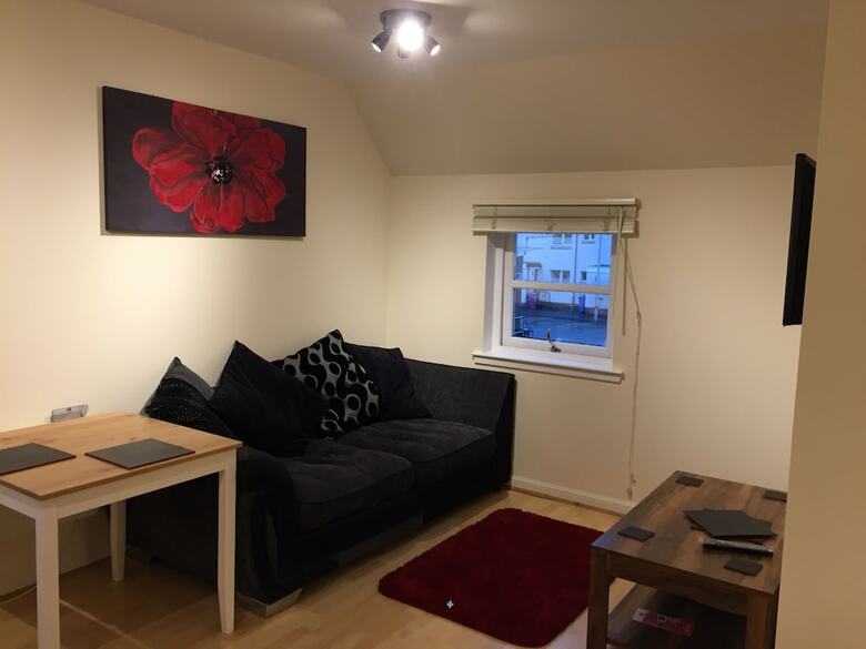 8 Varis Apartments