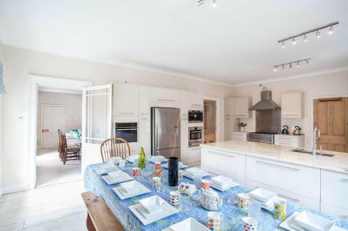 Vicarage House & Pool House