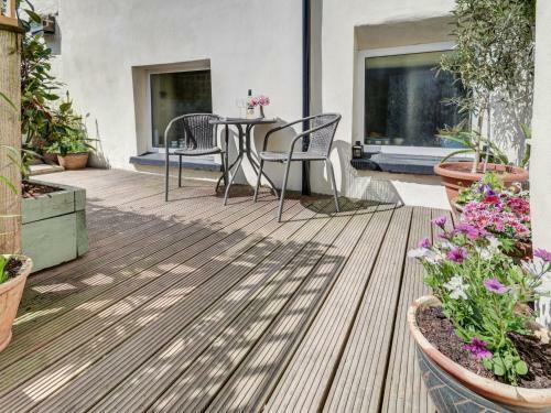 Cozy Holiday Home In Northam With Garden