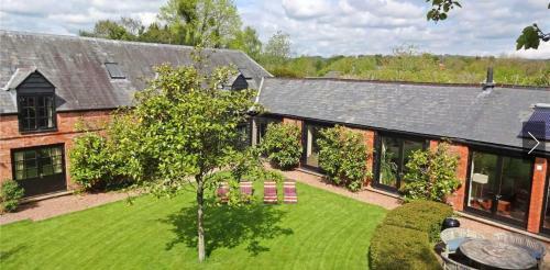 Lovely Big Barn With Hot Tub