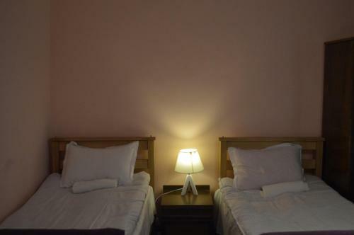 Hostal Garbani Gardens