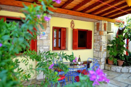 Chouchounikos Apartments