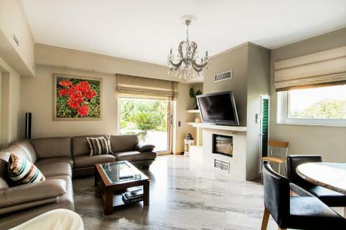 Villa Bellezza With A Large Yard And Bbq.