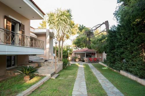 Villa Bellezza With A Large Yard And Bbq.
