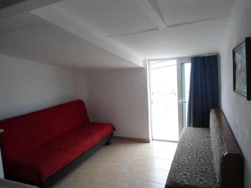 Leonidas Apartments