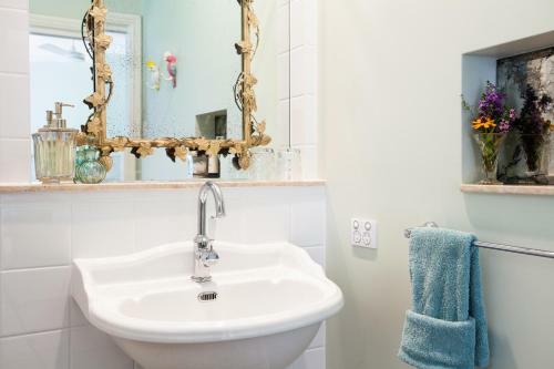 Noosa Valley Manor B&B