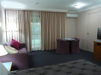 Tea Gardens Club Inn Motel