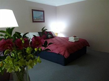 Tea Gardens Club Inn Motel