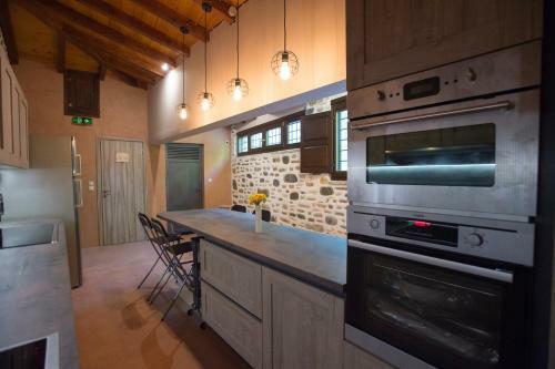 Hostal Thalia Traditional Guest House