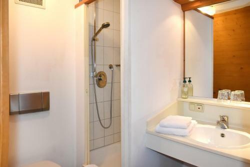 Alps Hostel - Gasthof Engel