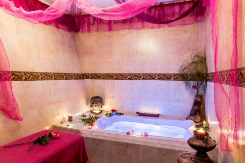 Hotel Yumbo Spa And Resort