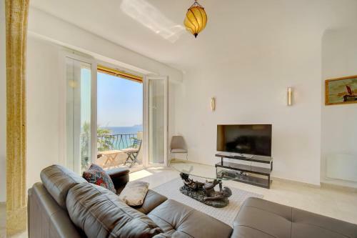 Brand New Three-bedroom Sea View Apartment