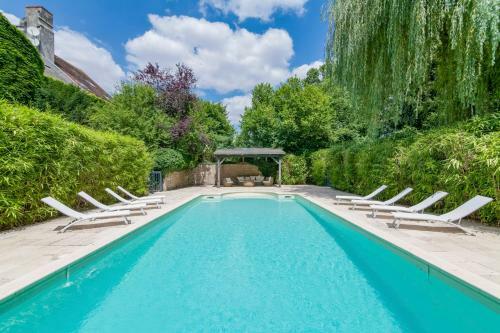 Agroturismo Chatel-gerard Chateau Sleeps 20 Pool Wifi