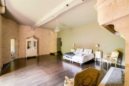 Agroturismo Chatel-gerard Chateau Sleeps 20 Pool Wifi