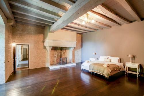 Agroturismo Chatel-gerard Chateau Sleeps 20 Pool Wifi