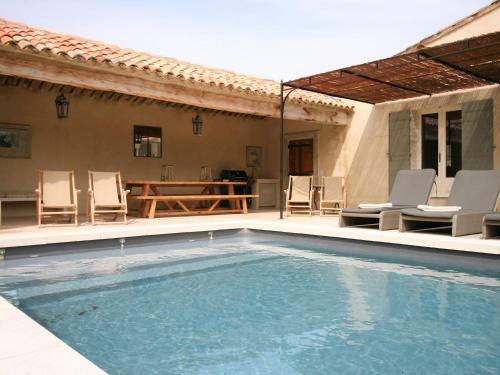 Tasteful Villa In Eygalieres With Private Pool