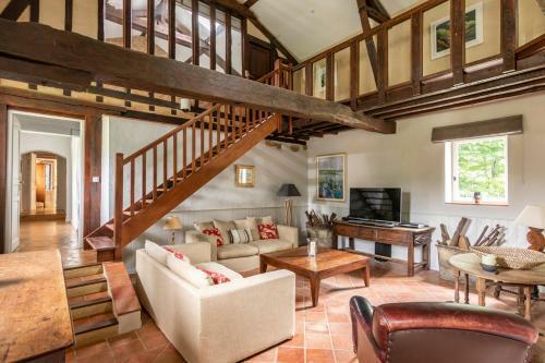 Agroturismo Estang Chateau Sleeps 15 Pool Wifi