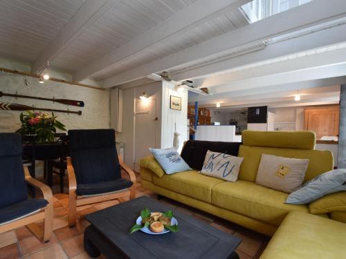 Charming Seaside Holiday Home In Cleden-cap-sizun