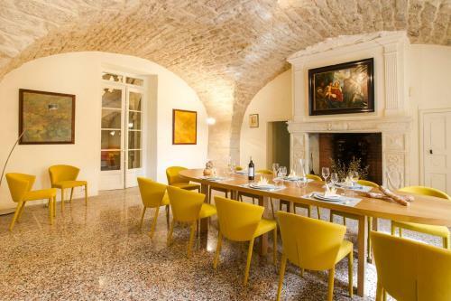 Agroturismo Montagnac Chateau Sleeps 14 Pool Wifi