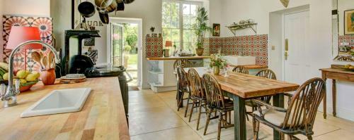 Agroturismo Chulmleigh Chateau Sleeps 24 Pool Wifi