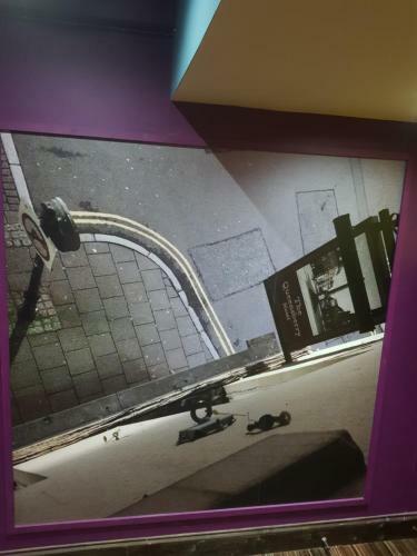 Hostal The Queensberry Hotel And Bar