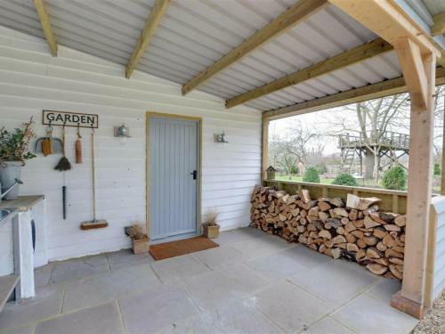 Beautiful Holiday Home In Pluckley Kent With Bbq