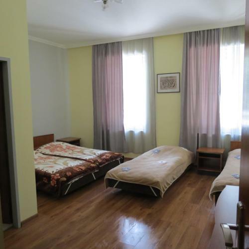 Hostal Tvishi Guest House