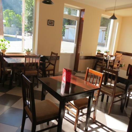 Hostal Tvishi Guest House
