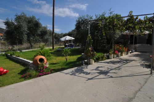 Kiriakos Holiday Home