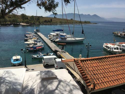 Aparthotel Perdika Suites