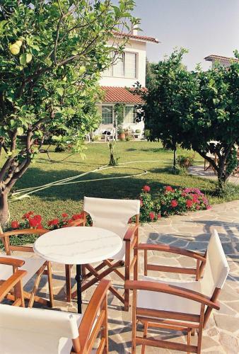 Hostal Nicolas Village Club