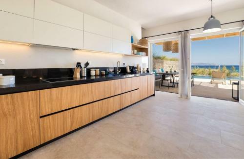 Paros Villa Sleeps 8 Pool Air Con Wifi T714112