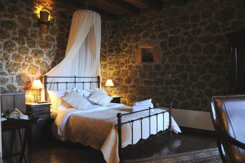 Hostal Nymfes Guesthouse