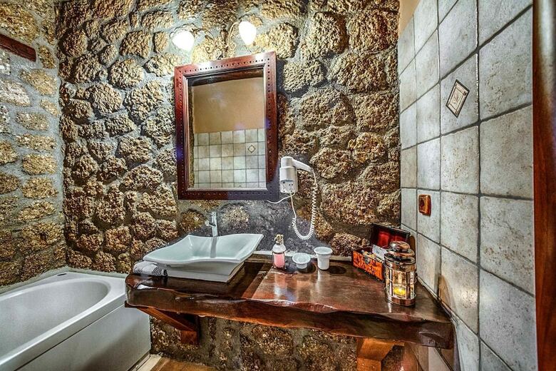 Hostal Pera Alonia Guest House