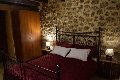 Hostal Paliokastro Guesthouse