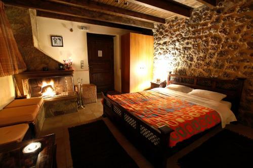 Hostal Paliokastro Guesthouse