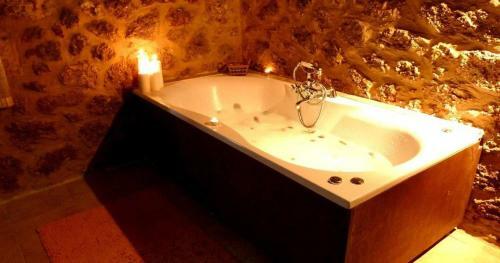 Hostal Paliokastro Guesthouse