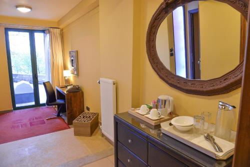 Hostal Vathyskia Guesthouse