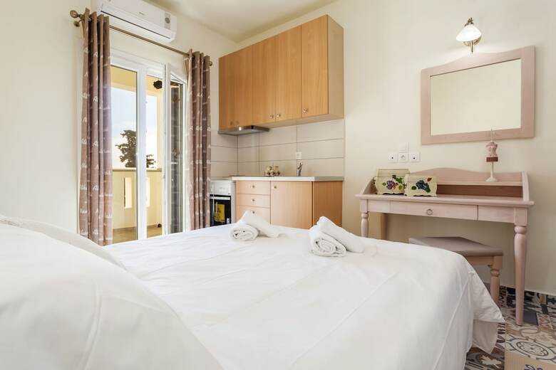 Stafylos Suites & Boutique Hotel